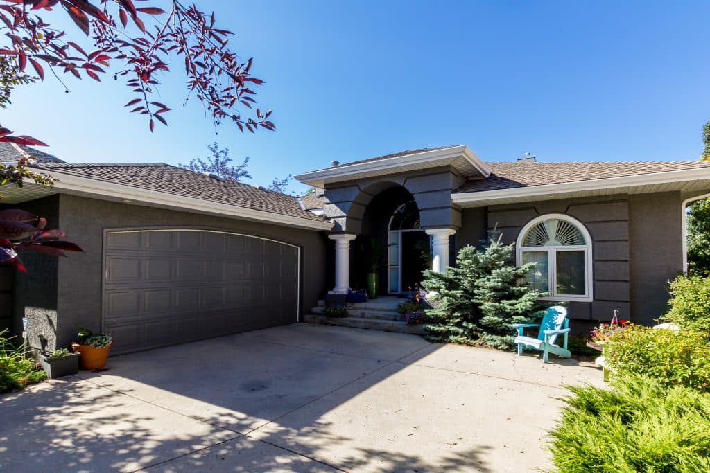 A freshly painted exterior from Mountianview Painters