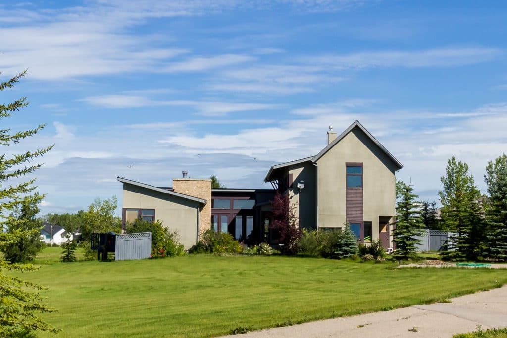 A freshly painted exterior from Mountianview Painters