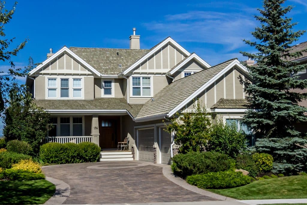 A freshly painted exterior from Mountianview Painters