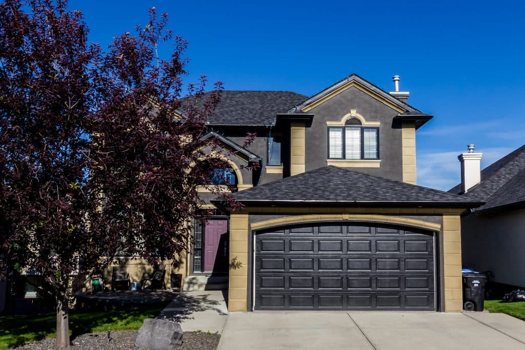 A freshly painted exterior from Mountianview Painters