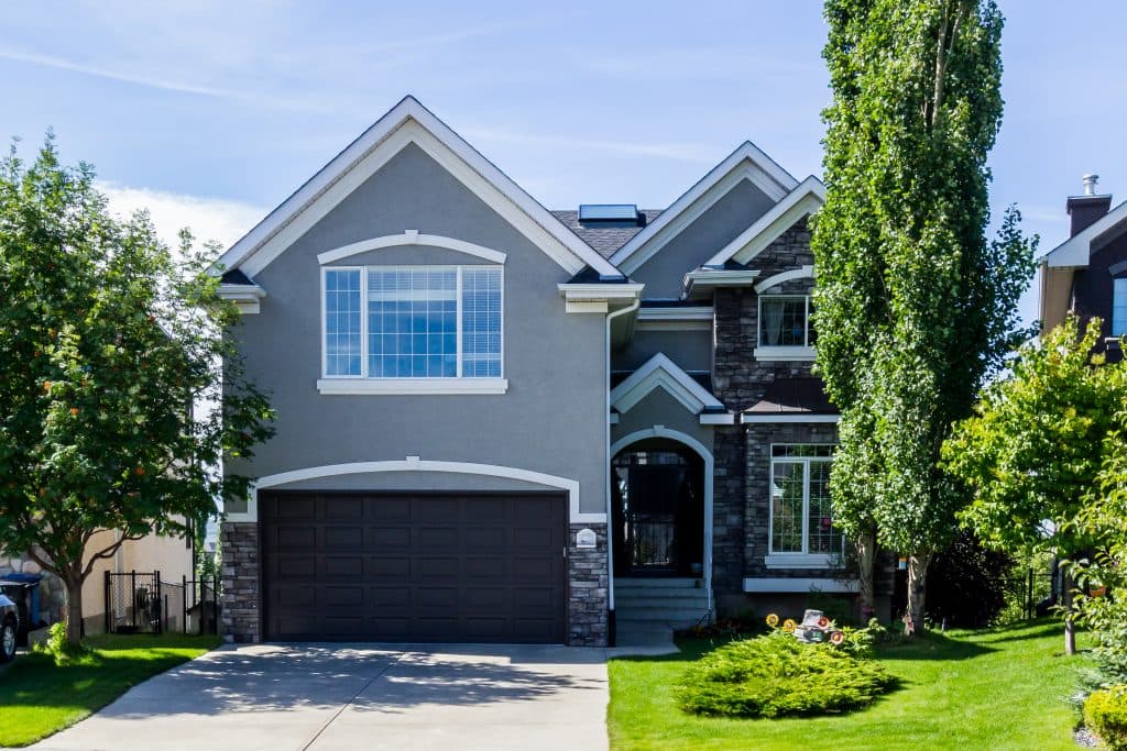 A freshly painted exterior from Mountianview Painters