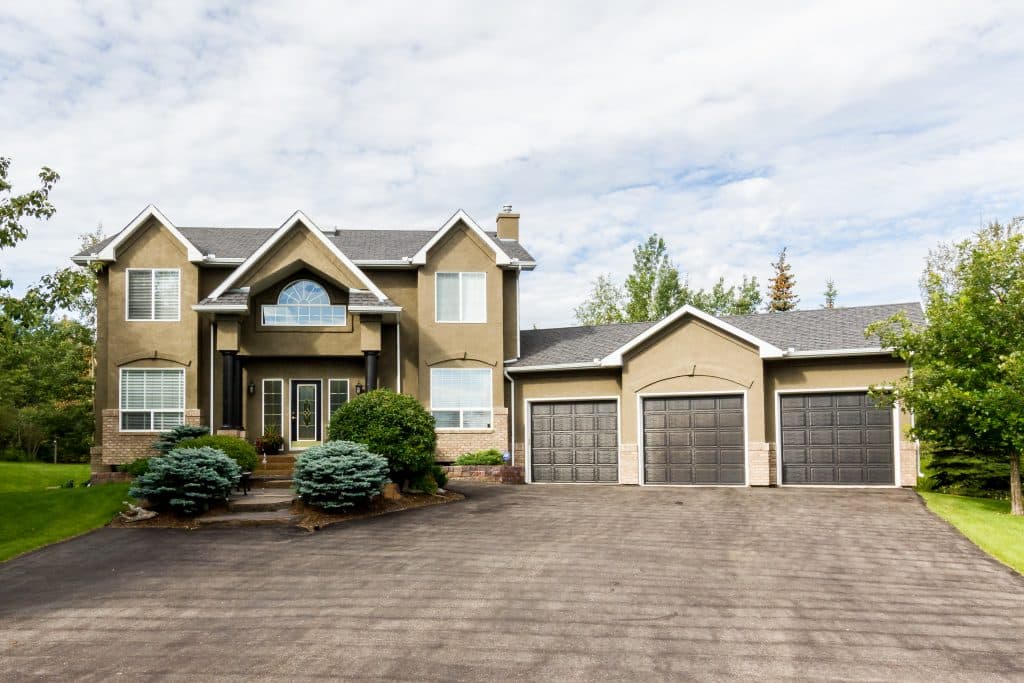 A freshly painted exterior from Mountianview Painters