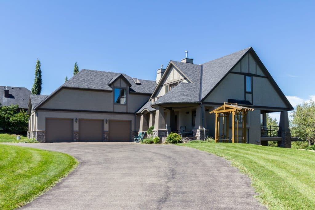 A freshly painted exterior from Mountianview Painters