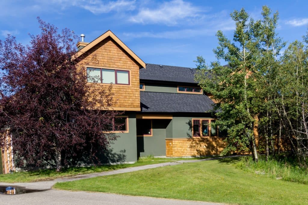 A freshly painted exterior from Mountianview Painters