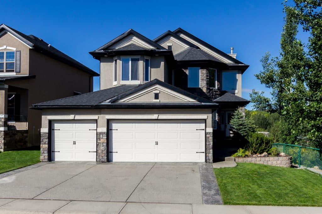 A freshly painted exterior from Mountianview Painters