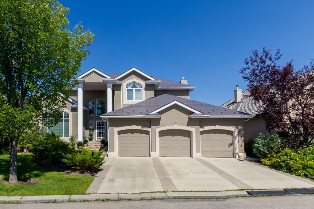 A freshly painted exterior from Mountianview Painters