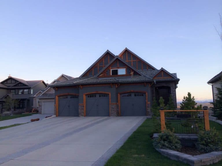 A freshly painted exterior from Mountianview Painters