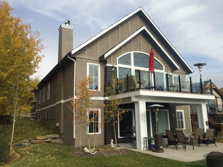 A freshly painted exterior from Mountianview Painters