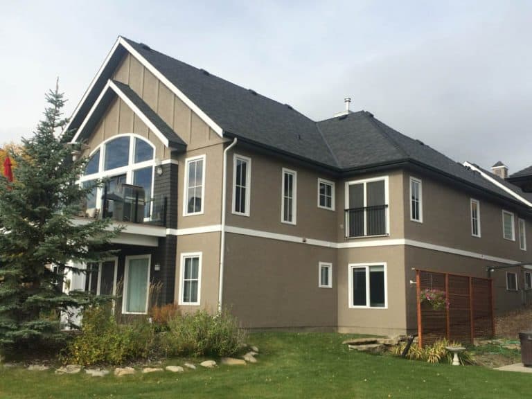 A freshly painted exterior from Mountianview Painters