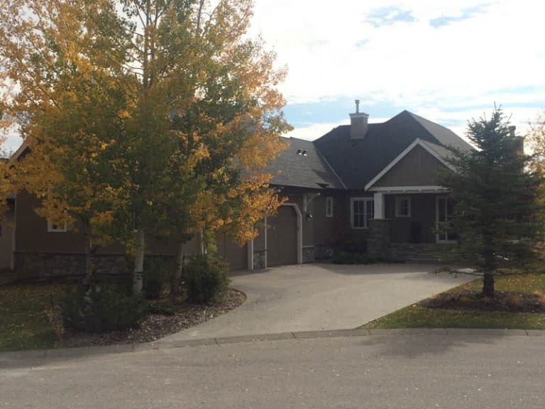 A freshly painted exterior from Mountianview Painters