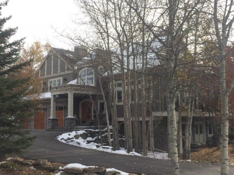 A freshly painted exterior from Mountianview Painters