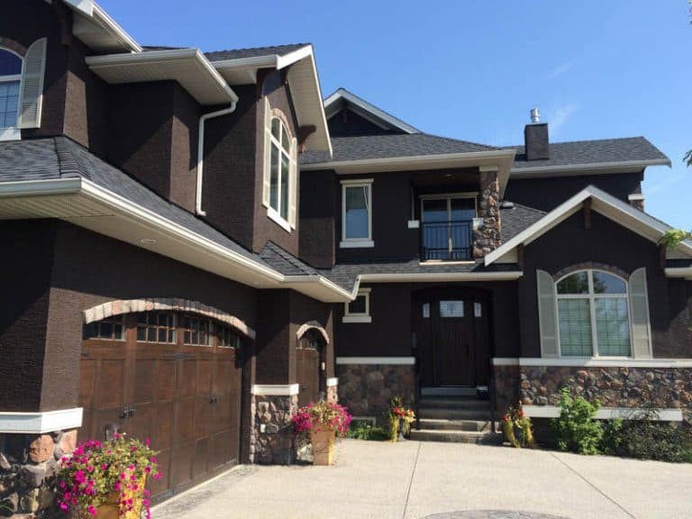 A freshly painted exterior from Mountianview Painters