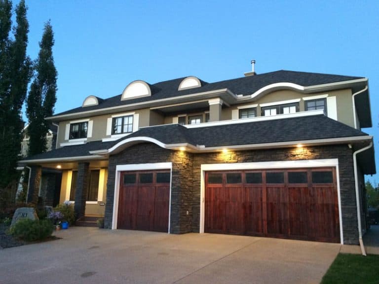 A freshly painted exterior from Mountianview Painters