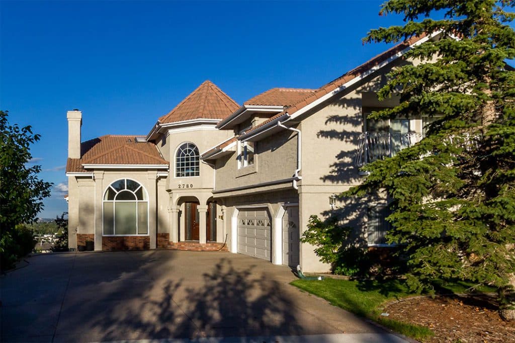 A freshly painted exterior from Mountianview Painters