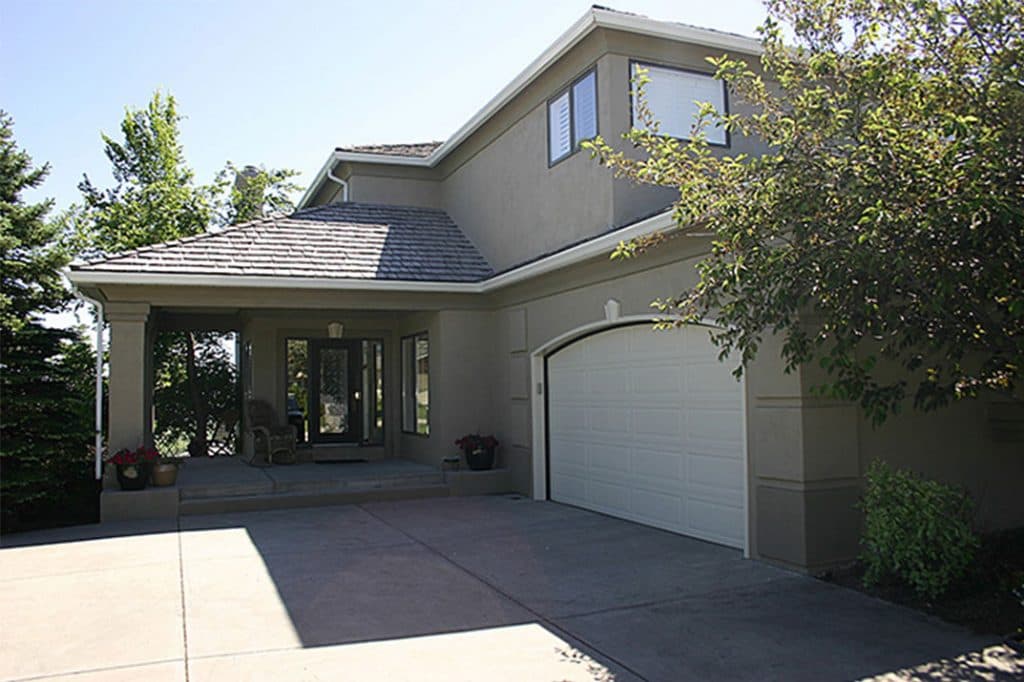 A freshly painted exterior from Mountianview Painters