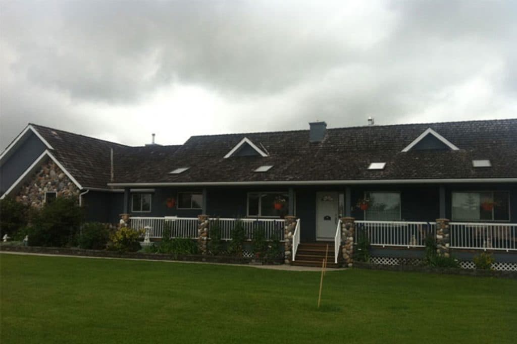 A freshly painted exterior from Mountianview Painters