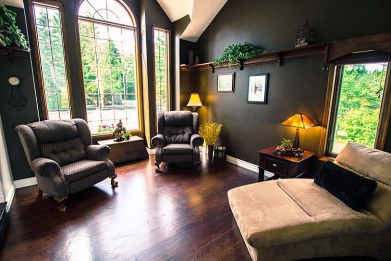 A freshly painted exterior from Mountianview Painters