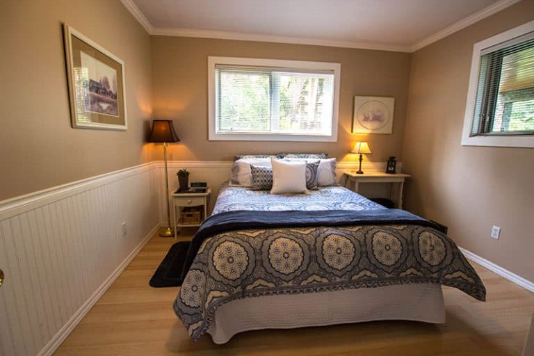 A freshly painted exterior from Mountianview Painters